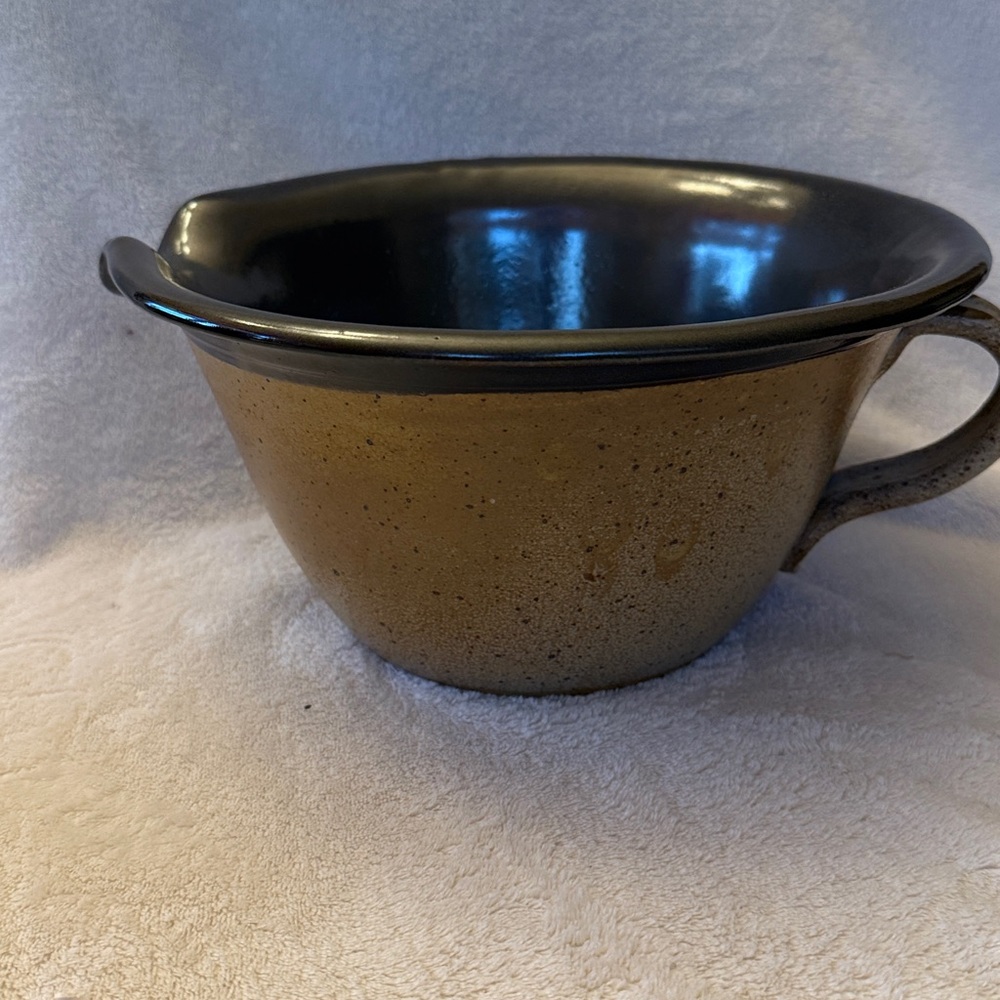 Pottery, Large Batter Bowl, lightweight, pour spout, Brown speckled, beautiful